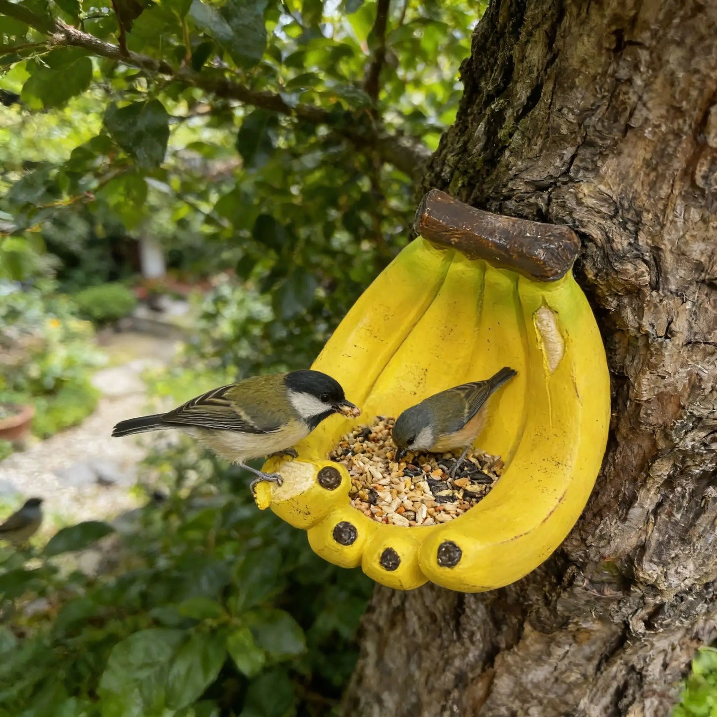 Banana-Shaped Resin Bird Feeder – Rustic Hanging Garden Ornament
