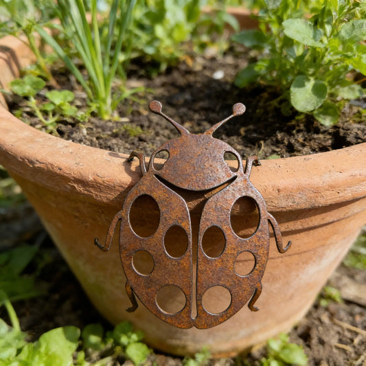 Vintage-Style Foldable Metal Ladybug Wall Decoration – Rustic Outdoor Garden Accent