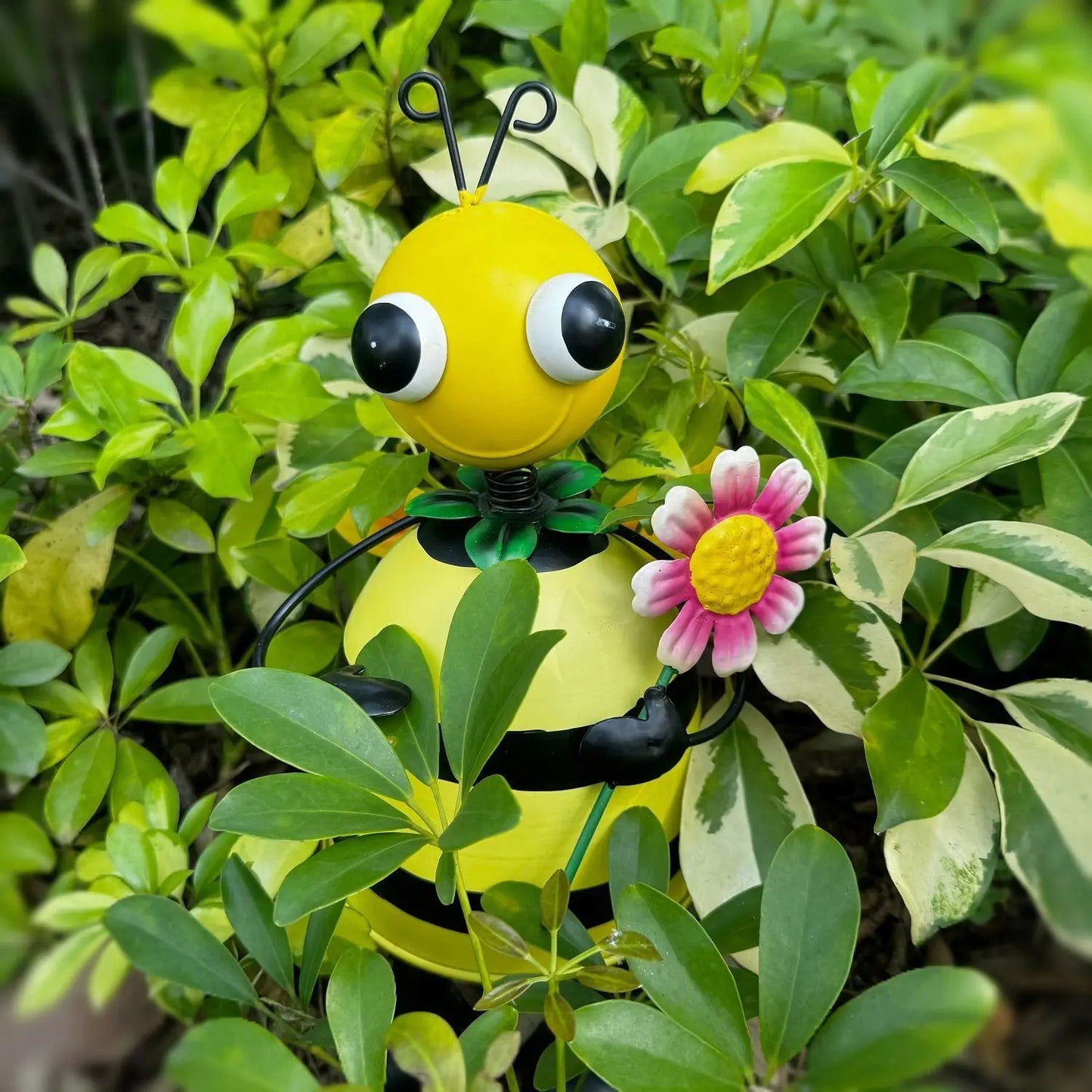 Metal Bee Garden Statue & Outdoor Figurine